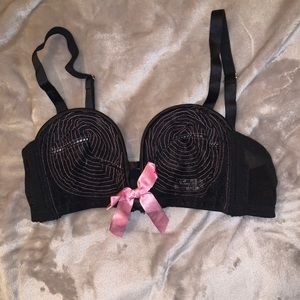 bettie page over wire pink and black bra pinup